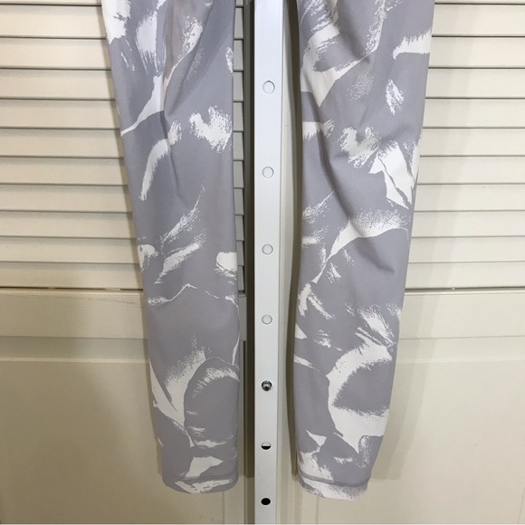 Wunder Under Hi-Rise Tight 25" Full-On Luxtreme Size 2 - Picture 6 of 16